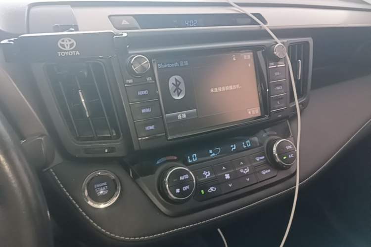 Used Toyota RAV4 2016 2.0L CVT Two-Wheel Drive Smart Edition China V Standard Audio And AC Panel