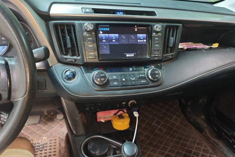 Used Toyota RAV4 2016 2.0L CVT Two-Wheel Drive Fashion Edition China V Standard Audio And AC Panel