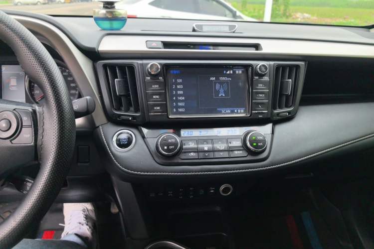 Used Toyota RAV4 2016 2.0L CVT 4x4 New Edition China V Standard Audio And AC Panel