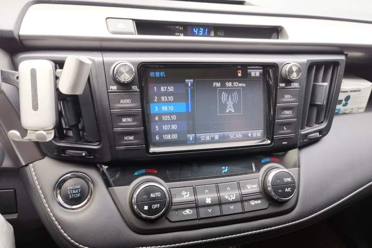 Used Toyota RAV4 2016 2.0L CVT Two-Wheel Drive Smart Edition China V Standard Audio And AC Panel