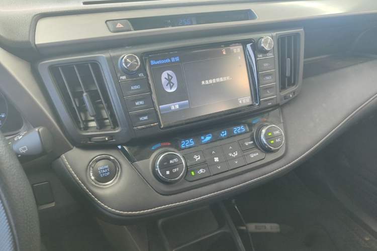 Used Toyota RAV4 2016 2.0L CVT Two-Wheel Drive Fashion Edition China V Standard Audio And AC Panel