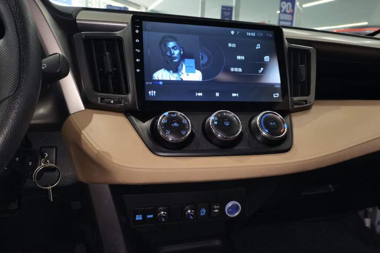 Used Toyota RAV4 2016 2.0L CVT Two-Wheel Drive Urban Edition China V Standard Audio And AC Panel