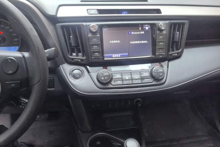 Used Toyota RAV4 2016 2.0L CVT Two-Wheel Drive Comfort Edition China V Standard Audio And AC Panel