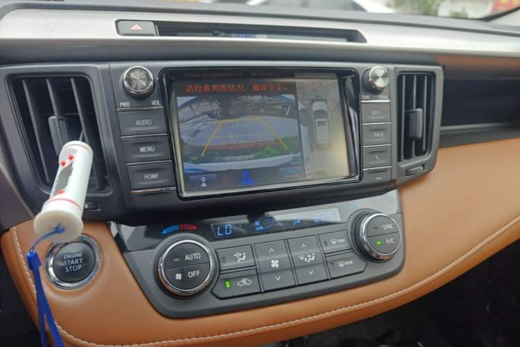 Used Toyota RAV4 2016 2.5L Automatic 4x4 Elite Edition Audio And AC Panel