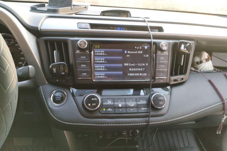 Used Toyota RAV4 2016 2.0L CVT Two-Wheel Drive Smart Edition China V Standard Audio And AC Panel