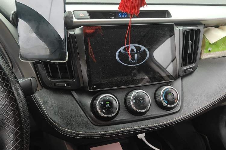 Used Toyota RAV4 2016 2.0L CVT Two-Wheel Drive Urban Edition China V Standard Audio And AC Panel