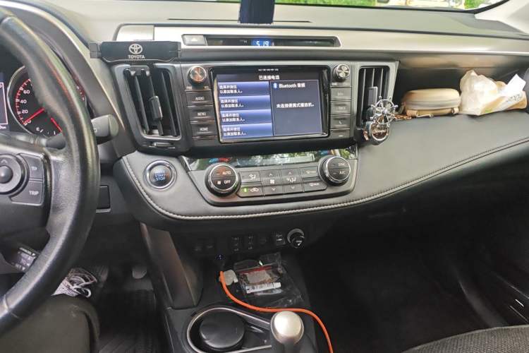 Used Toyota RAV4 2016 2.0L CVT Two-Wheel Drive Smart Edition China V Standard Audio And AC Panel