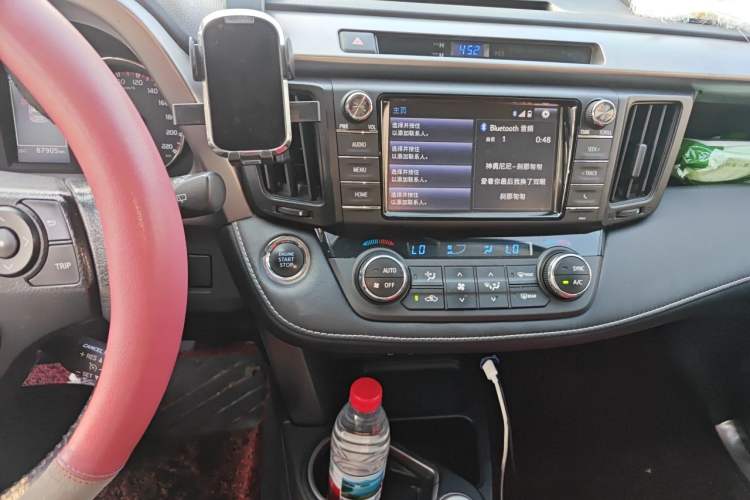 Used Toyota RAV4 2016 2.5L Automatic 4x4 Elite Edition Audio And AC Panel