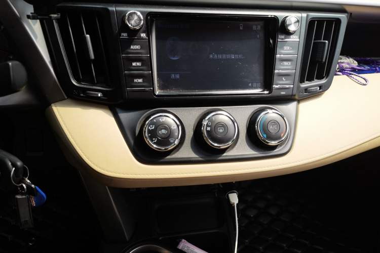 Used Toyota RAV4 2016 2.0L CVT Two-Wheel Drive Urban Edition China V Standard Audio And AC Panel