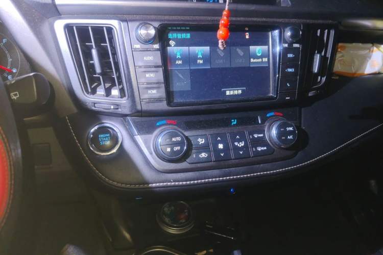 Used Toyota RAV4 2016 2.0L CVT Two-Wheel Drive Fashion Edition China V Standard Audio And AC Panel