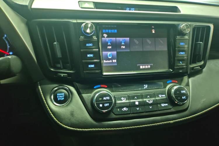 Used Toyota RAV4 2016 2.0L CVT Two-Wheel Drive Fashion Edition China V Standard Audio And AC Panel