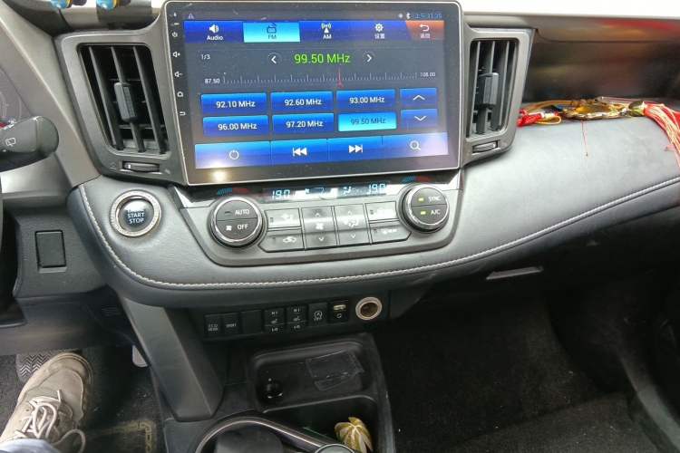 Used Toyota RAV4 2016 2.0L CVT Two-Wheel Drive Comfort Edition China V Standard Audio And AC Panel
