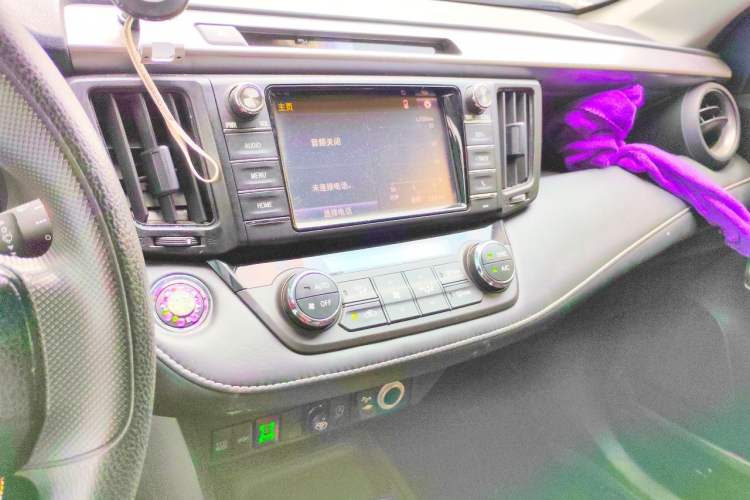 Used Toyota RAV4 2016 2.0L CVT Two-Wheel Drive Fashion Edition China V Standard Audio And AC Panel