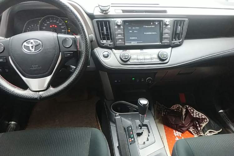 Used Toyota RAV4 2016 2.0L CVT Two-Wheel Drive Fashion Edition China V Standard Audio And AC Panel