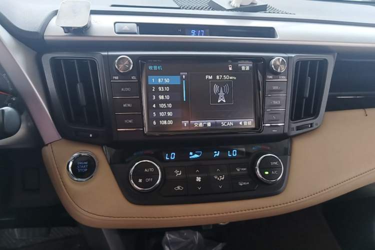 Used Toyota RAV4 2016 2.0L CVT Two-Wheel Drive Fashion Edition China V Standard Audio And AC Panel