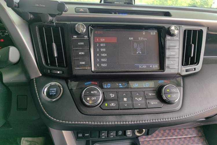 Used Toyota RAV4 2016 2.0L CVT Two-Wheel Drive Smart Edition China V Standard Audio And AC Panel