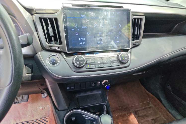 Used Toyota RAV4 2016 2.0L CVT Two-Wheel Drive Fashion Edition China V Standard Audio And AC Panel
