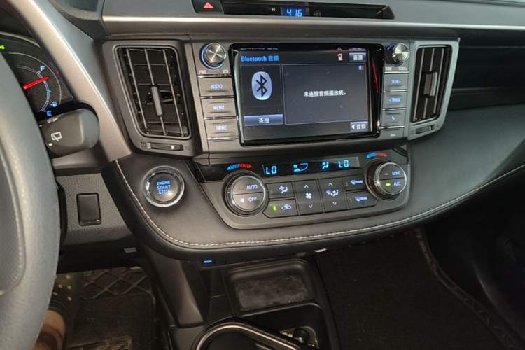 Used Toyota RAV4 2016 2.0L CVT Two-Wheel Drive Fashion Edition China V Standard Audio And AC Panel