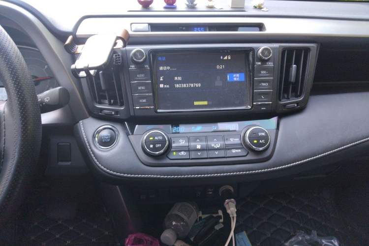 Used Toyota RAV4 2016 2.0L CVT Two-Wheel Drive Fashion Edition China V Standard Audio And AC Panel