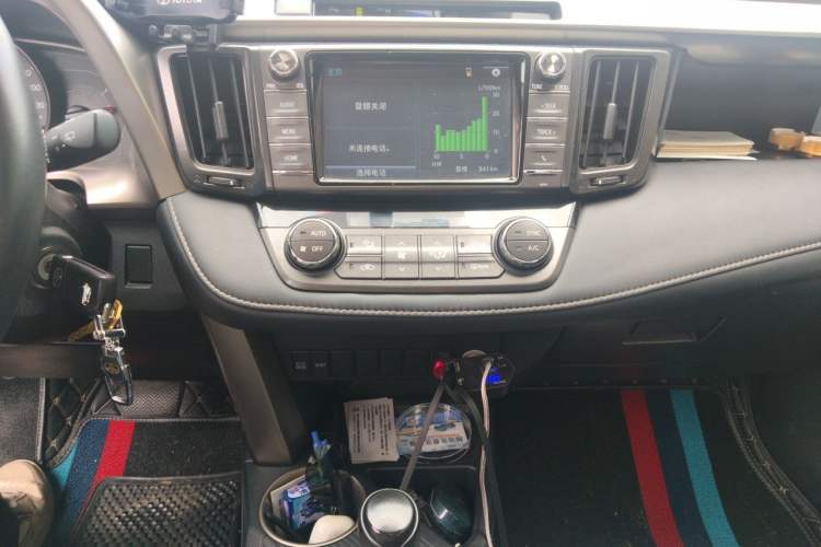 Used Toyota RAV4 2016 2.0L CVT Two-Wheel Drive Fashion Edition China V Standard Audio And AC Panel