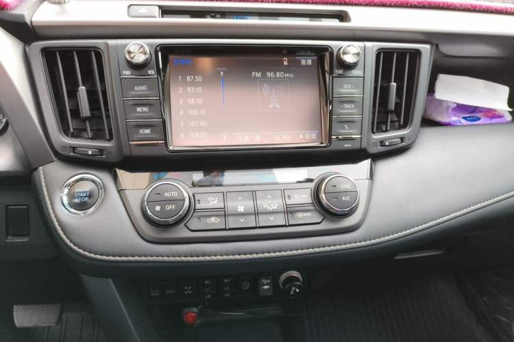 Used Toyota RAV4 2016 2.5L Automatic 4x4 Elite Edition Audio And AC Panel