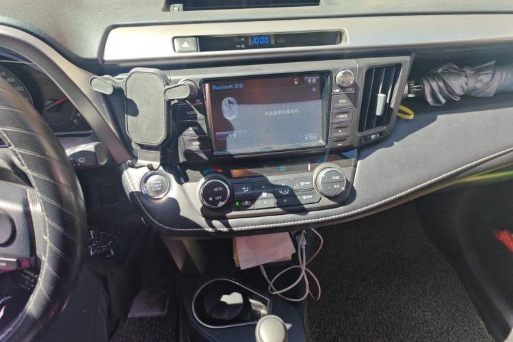 Used Toyota RAV4 2016 2.0L CVT Two-Wheel Drive Fashion Edition China V Standard Audio And AC Panel