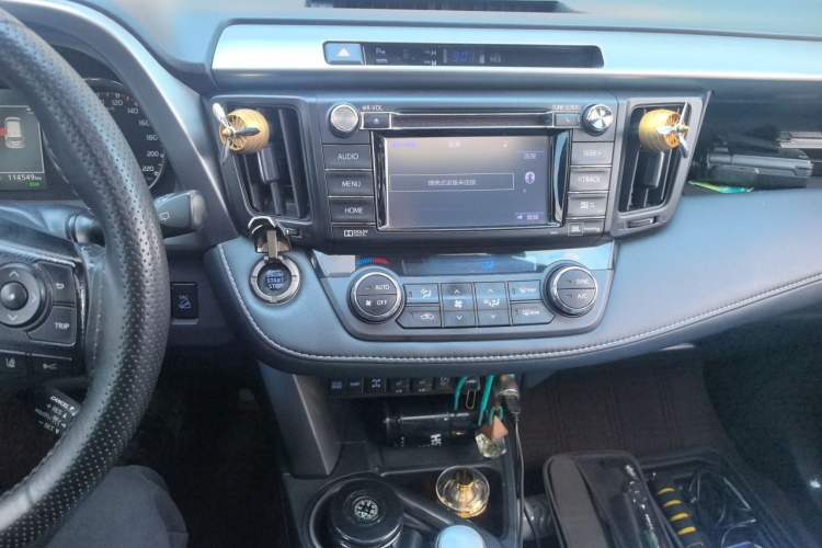 Used Toyota RAV4 2016 2.5L Automatic 4x4 Prestige Edition Audio And AC Panel