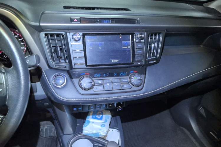 Used Toyota RAV4 2016 2.0L CVT Two-Wheel Drive Smart Edition China V Standard Audio And AC Panel
