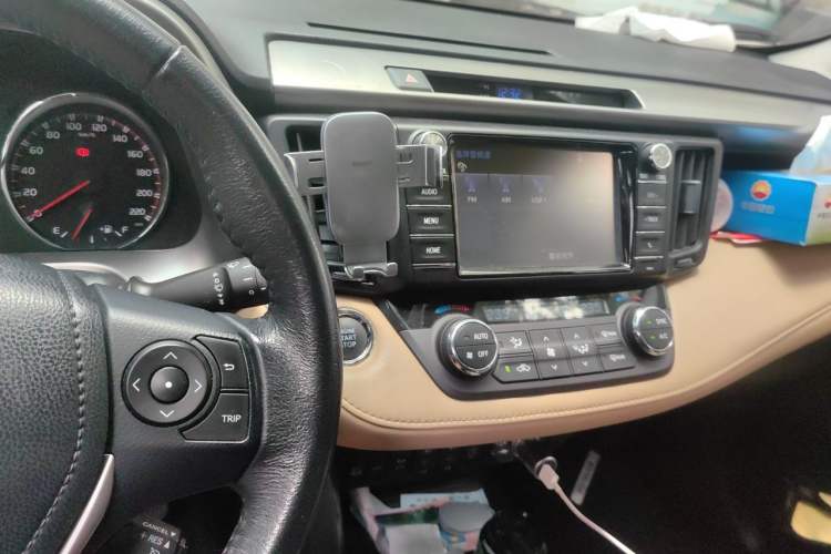 Used Toyota RAV4 2016 2.5L Automatic 4x4 Elite Edition Audio And AC Panel