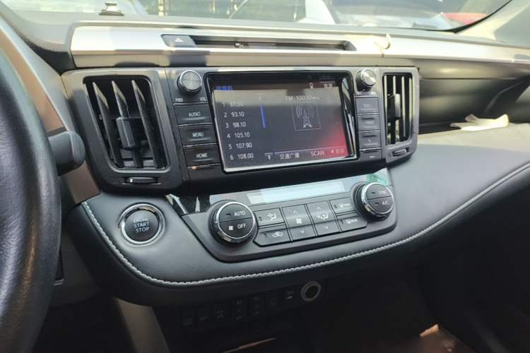 Used Toyota RAV4 2016 2.5L Automatic 4x4 Elite Edition Audio And AC Panel