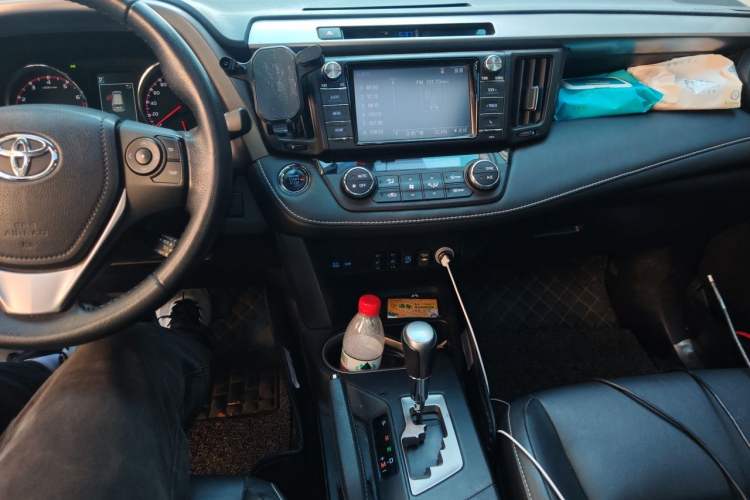 Used Toyota RAV4 2016 2.0L CVT Two-Wheel Drive Smart Edition China V Standard Audio And AC Panel