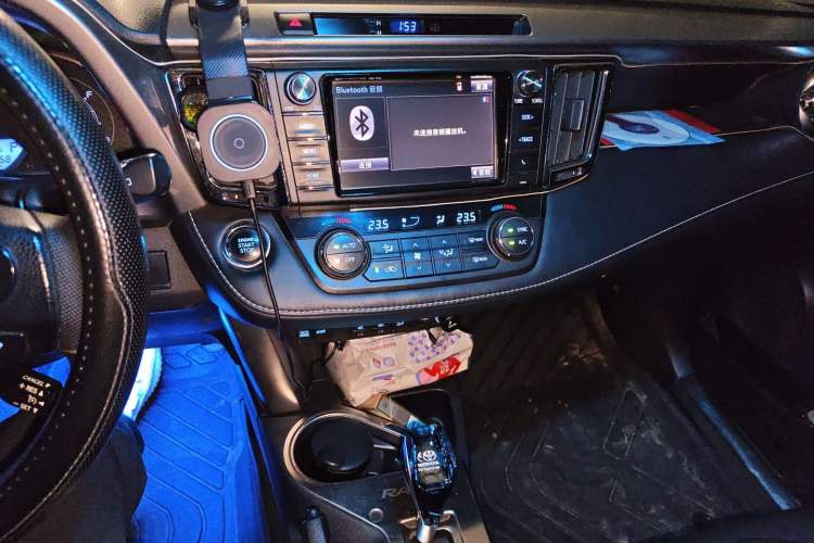 Used Toyota RAV4 2016 2.0L CVT Two-Wheel Drive Fashion Edition China V Standard Audio And AC Panel