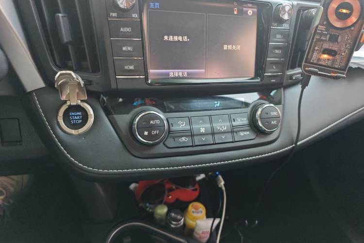 Used Toyota RAV4 2016 2.0L CVT Two-Wheel Drive Fashion Edition China V Standard Audio And AC Panel