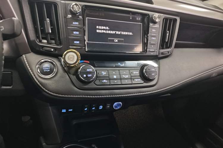 Used Toyota RAV4 2016 2.0L CVT Two-Wheel Drive Smart Edition China V Standard Audio And AC Panel