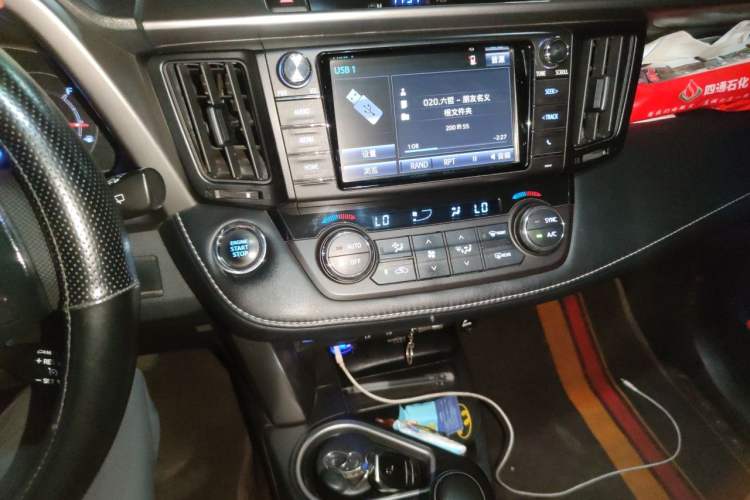 Used Toyota RAV4 2016 2.0L CVT Two-Wheel Drive Comfort Edition China V Standard Audio And AC Panel