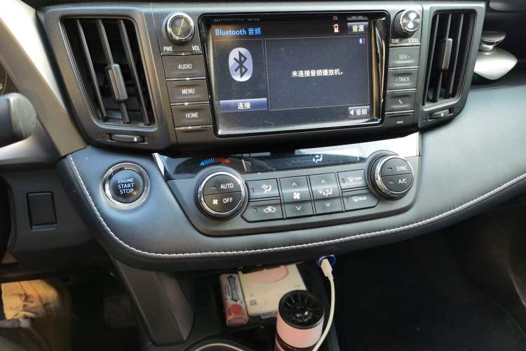 Used Toyota RAV4 2016 2.0L CVT Two-Wheel Drive Fashion Edition China V Standard Audio And AC Panel