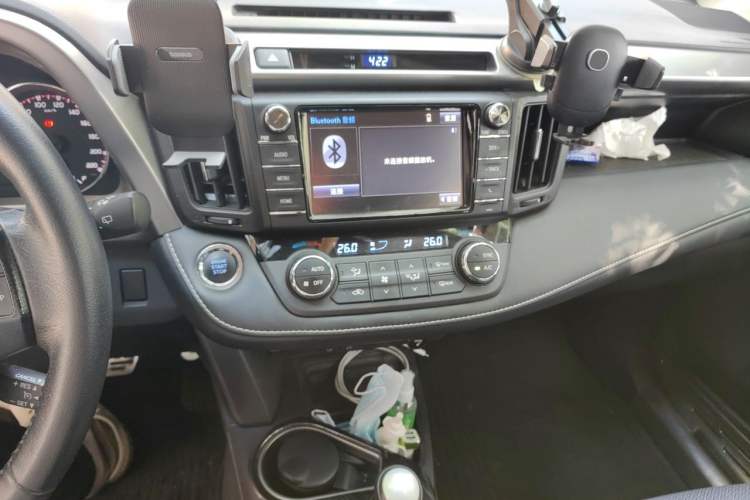 Used Toyota RAV4 2016 2.0L CVT 4x4 New Edition China V Standard Audio And AC Panel