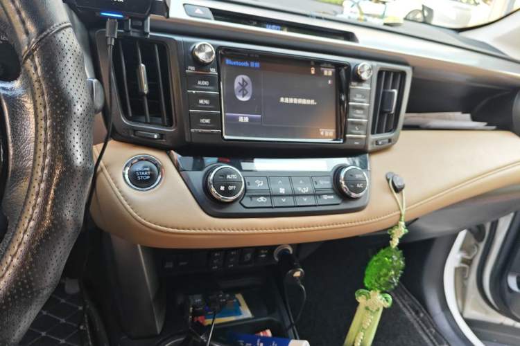 Used Toyota RAV4 2016 2.0L CVT Two-Wheel Drive Smart Edition China V Standard Audio And AC Panel