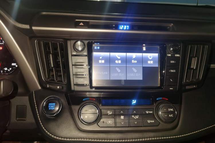 Used Toyota RAV4 2016 2.5L Automatic 4x4 Elite Edition Audio And AC Panel