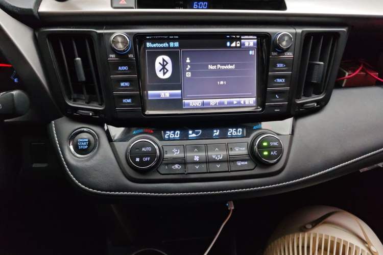 Used Toyota RAV4 2016 2.0L CVT Two-Wheel Drive Fashion Edition China V Standard Audio And AC Panel
