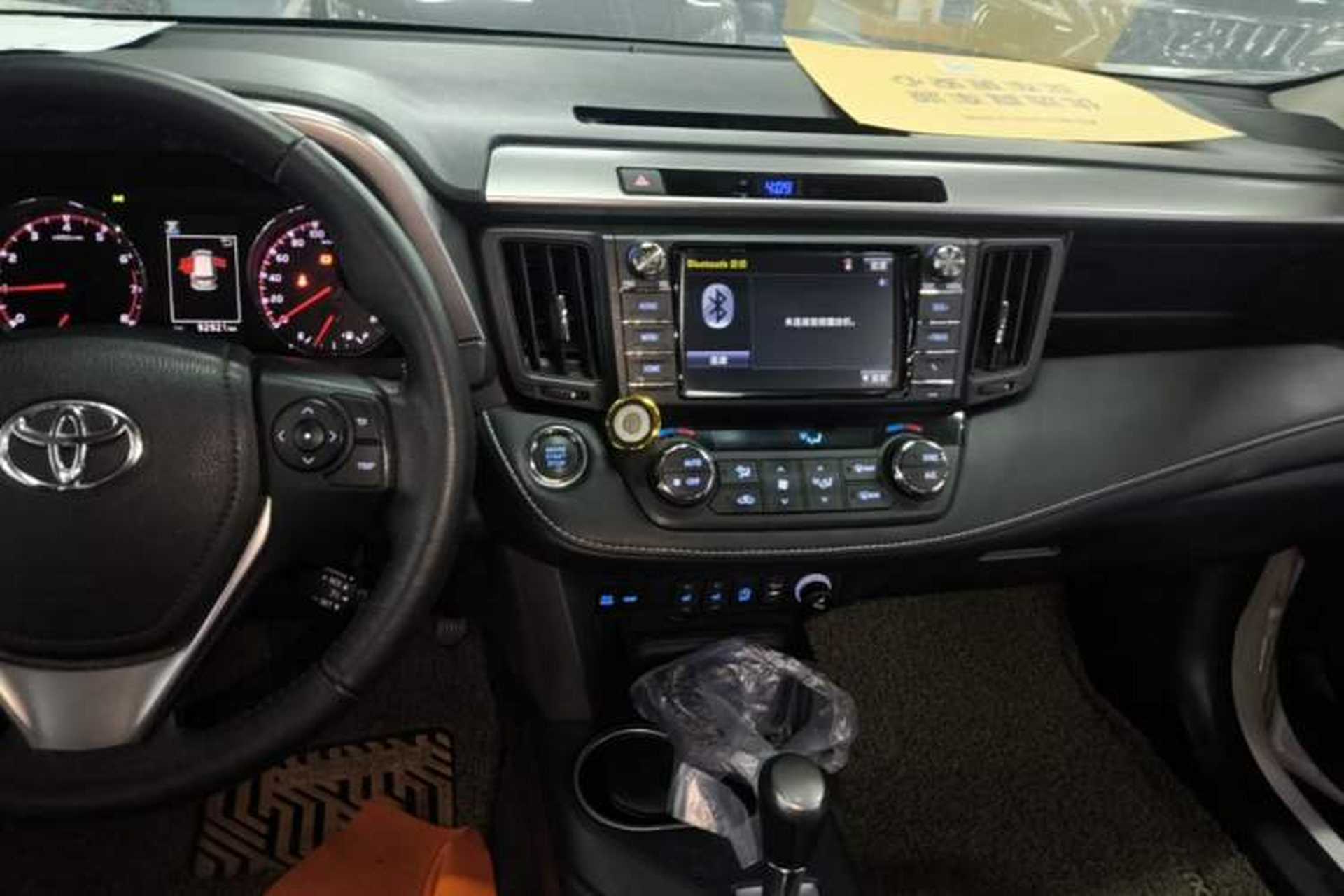 Used Toyota RAV4 2016 2.0L CVT Two-Wheel Drive Smart Edition China V Standard Audio And AC Panel