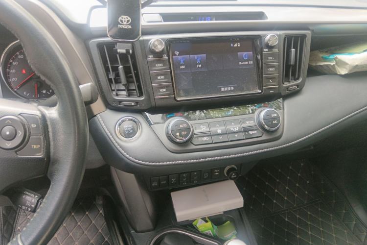 Used Toyota RAV4 2016 2.5L Automatic 4x4 Elite Edition Audio And AC Panel