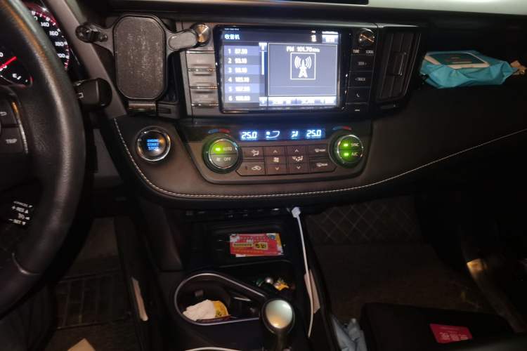 Used Toyota RAV4 2016 2.0L CVT Two-Wheel Drive Smart Edition China V Standard Audio And AC Panel