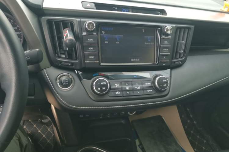 Used Toyota RAV4 2016 2.0L CVT Two-Wheel Drive Smart Edition China V Standard Audio And AC Panel