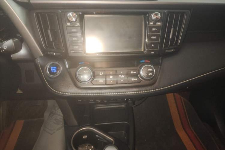 Used Toyota RAV4 2016 2.5L Automatic 4x4 Elite Edition Audio And AC Panel