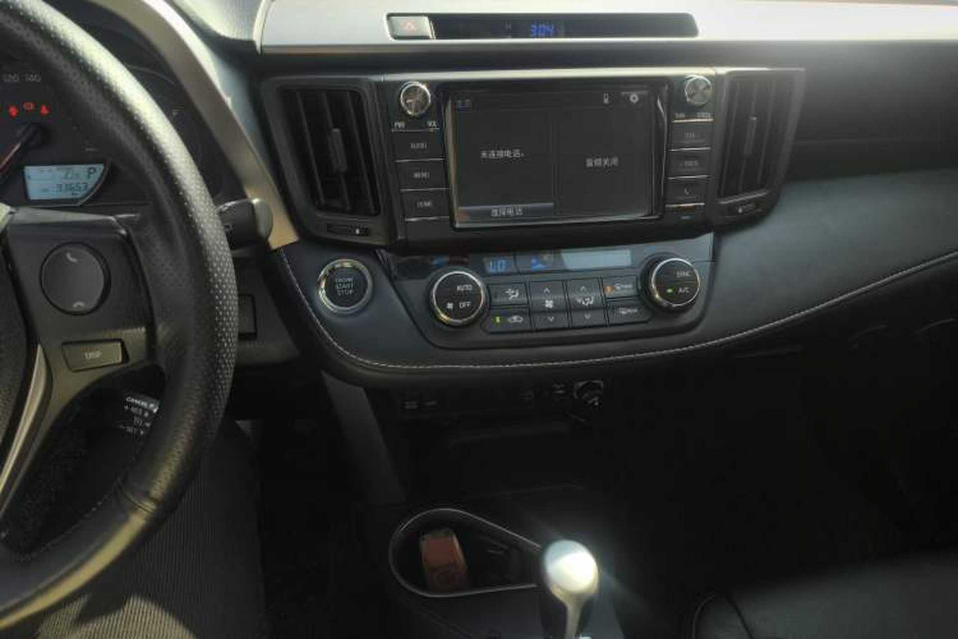 Used Toyota RAV4 2016 2.0L CVT Two-Wheel Drive Fashion Edition China V Standard Audio And AC Panel