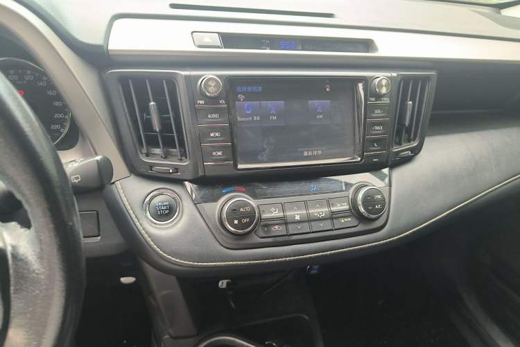Used Toyota RAV4 2016 2.0L CVT Two-Wheel Drive Smart Edition China V Standard Audio And AC Panel