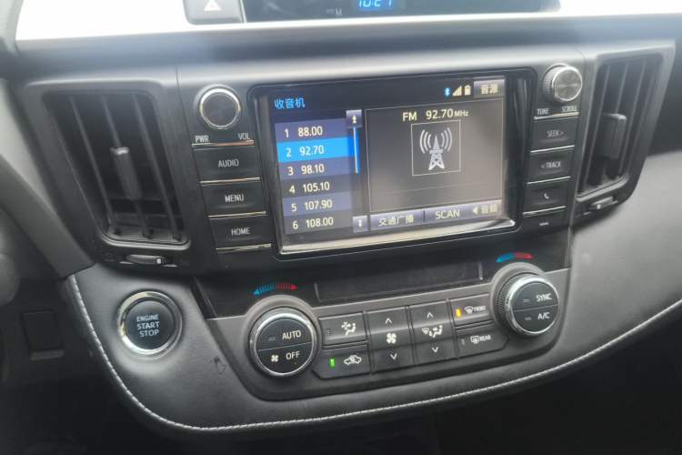 Used Toyota RAV4 2016 2.0L CVT Two-Wheel Drive Comfort Edition China V Standard Audio And AC Panel