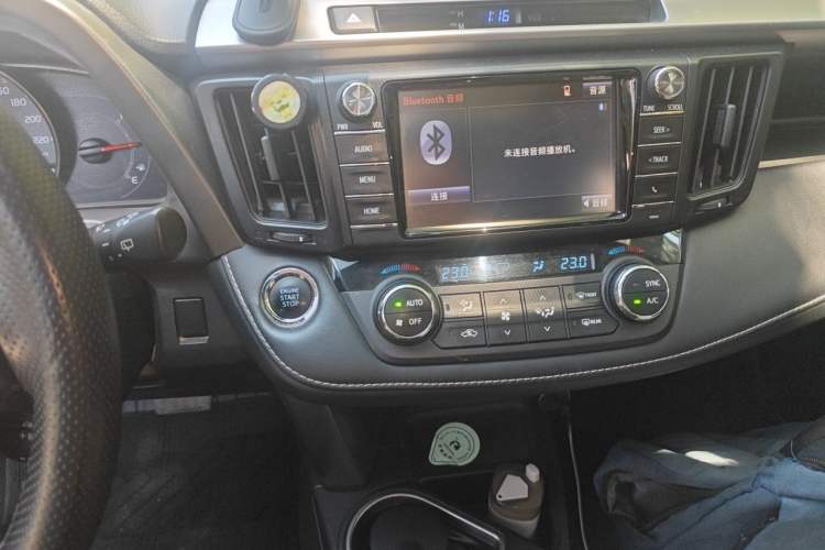 Used Toyota RAV4 2016 2.0L CVT Two-Wheel Drive Fashion Edition China V Standard Audio And AC Panel