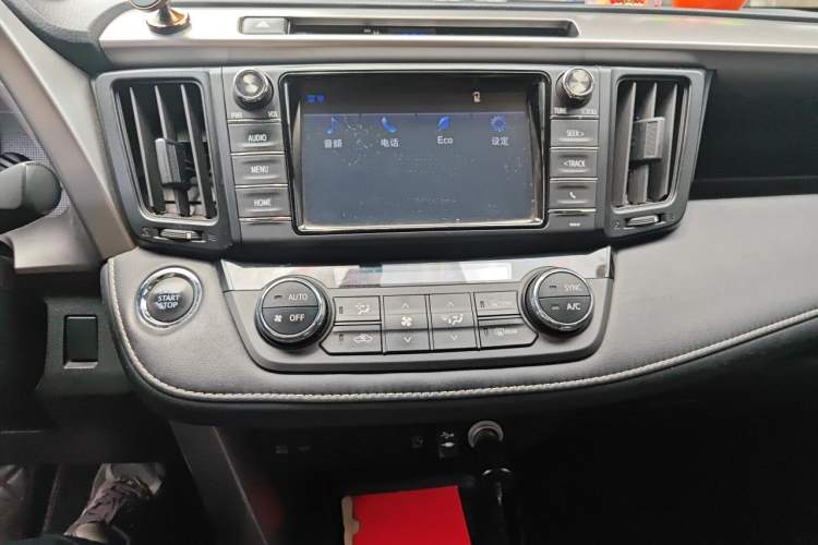 Used Toyota RAV4 2016 2.0L CVT Two-Wheel Drive Fashion Edition China V Standard Audio And AC Panel